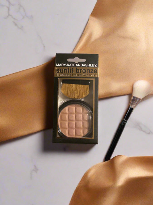 Mary- Kate and Ashley sunlit bronze (illuminating bronzer with brush)
